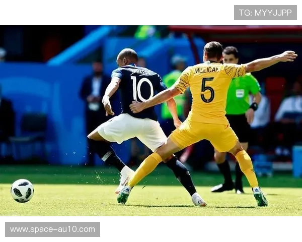 哈米德-特拉奥雷底线传中，维阿头球破门得分