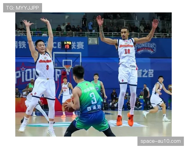 【2026年4月CBA联赛区域防守与盯人混用趋势·季后赛·赛后·结果速报浙江东阳光药不敌广东宏远，总比分1-2落后，孙铭徽空砍30分